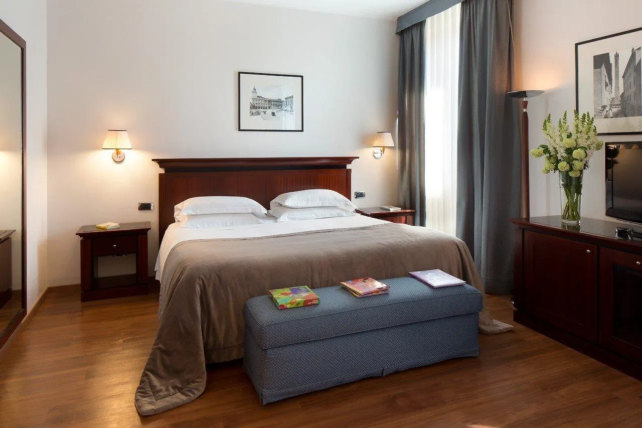 Starhotels Excelsior Bologna 4*,  Italia